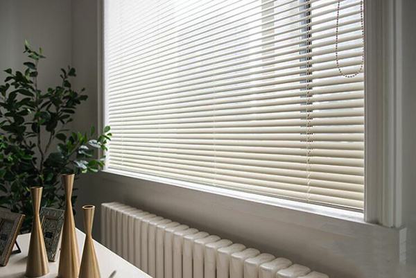 【电动百叶帘厂家】}电动百叶窗的优势在哪？